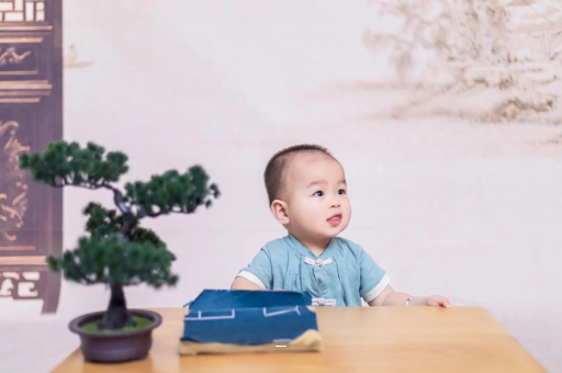 霸州五个月宝宝可以站吗